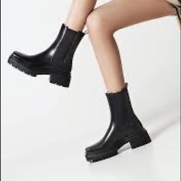 Vivianly Shoes - NWOT Vivianly Women’s Chelsea Ankle Boot